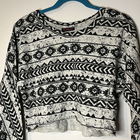 New Women’s black and gray Cropped sweater - Picture 2 of 6